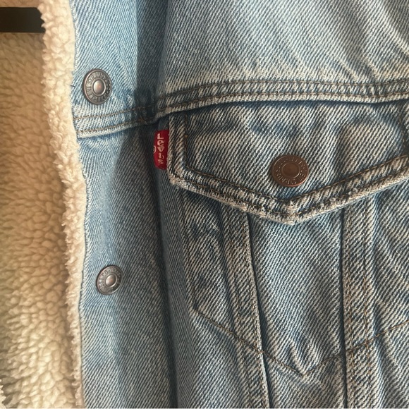 Levi’s Sherpa Lined Jean Jacket - Picture 4 of 5